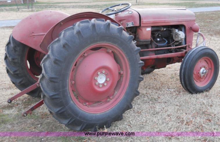 image for item 7773 1961 Massey-Ferguson MF35 tractor