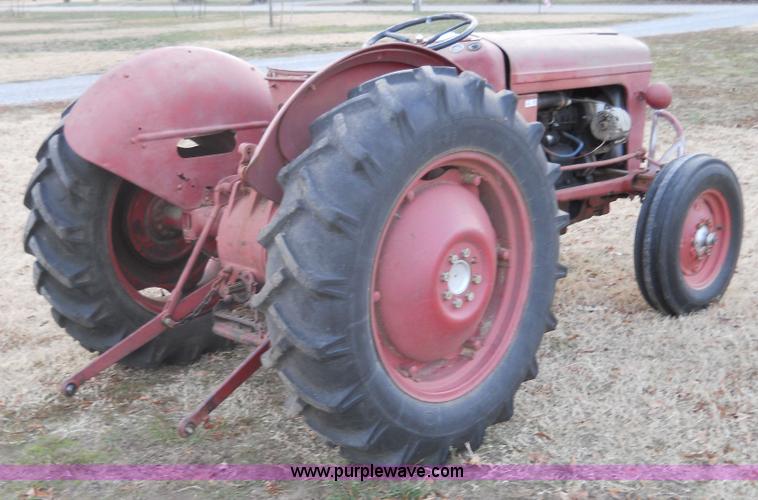image for item 7773 1961 Massey-Ferguson MF35 tractor