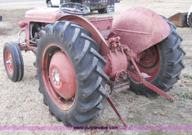 image for item 7773 1961 Massey-Ferguson MF35 tractor