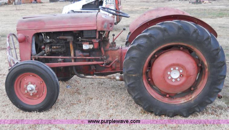 image for item 7773 1961 Massey-Ferguson MF35 tractor