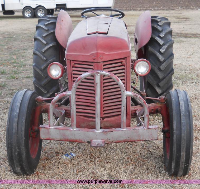 image for item 7773 1961 Massey-Ferguson MF35 tractor