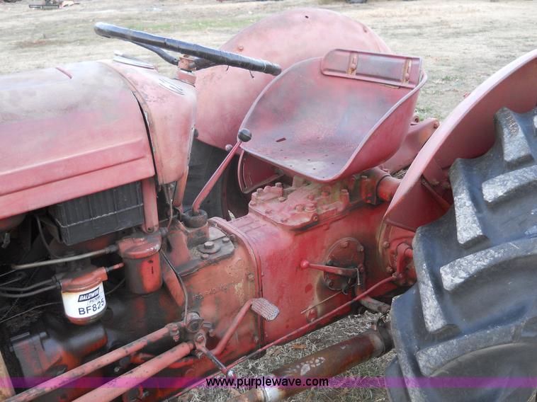 image for item 7773 1961 Massey-Ferguson MF35 tractor