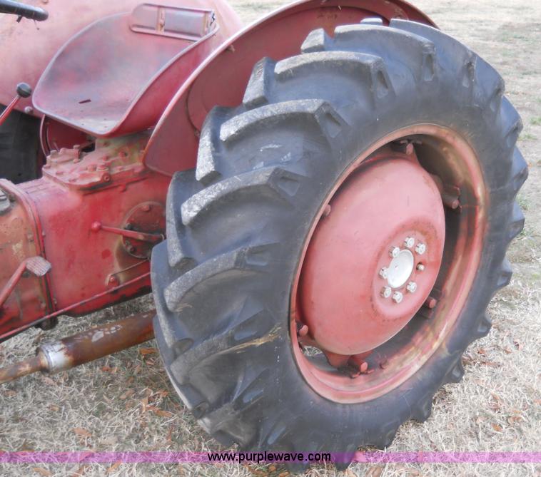image for item 7773 1961 Massey-Ferguson MF35 tractor