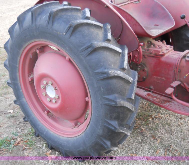 image for item 7773 1961 Massey-Ferguson MF35 tractor