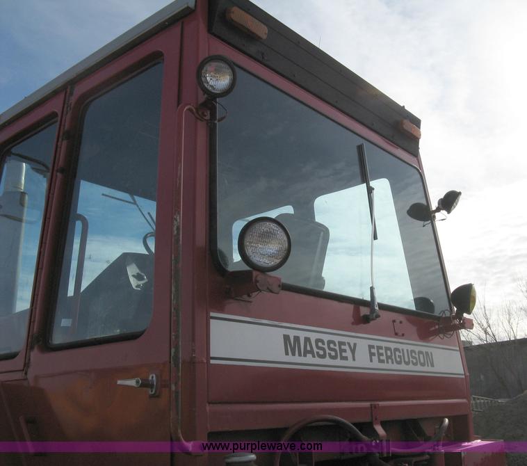 image for item 8083 1981 Massey-Ferguson 4900 articulated tractor