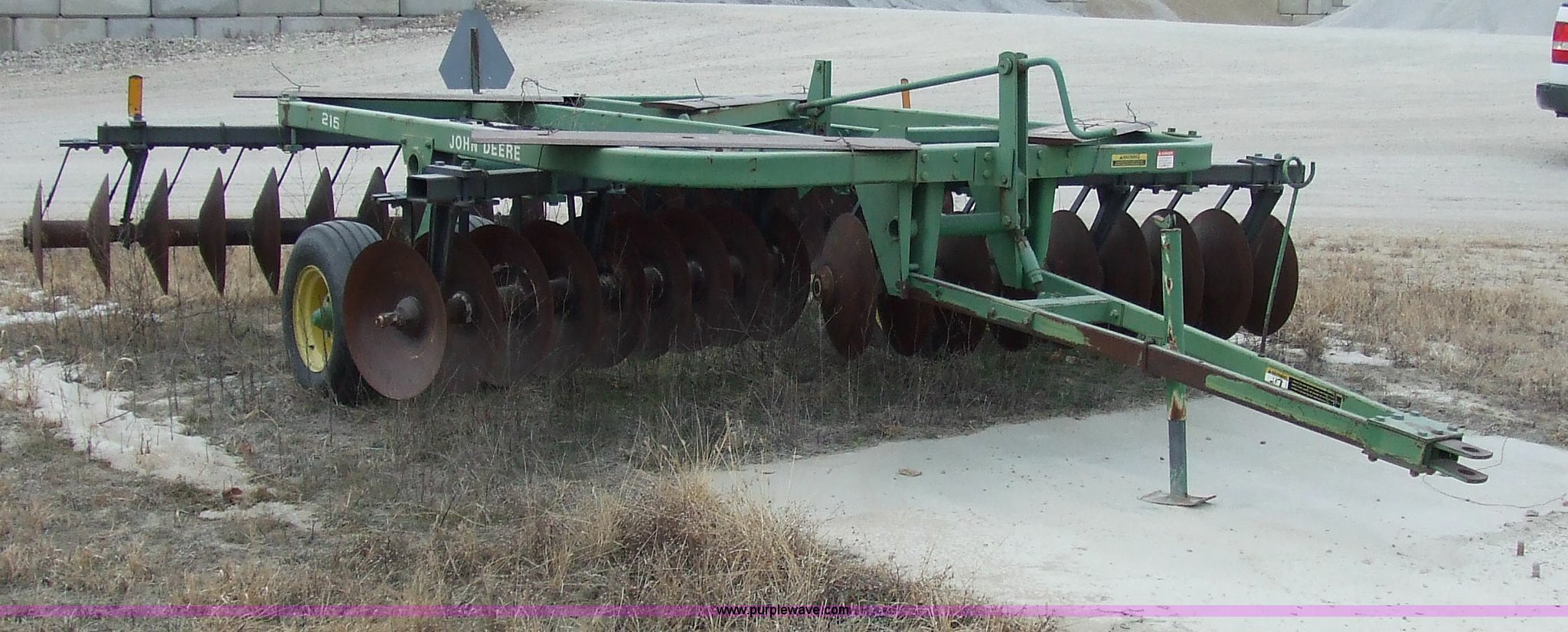 John Deere 215 disc in Wamego, KS Item 2357 sold Purple Wave