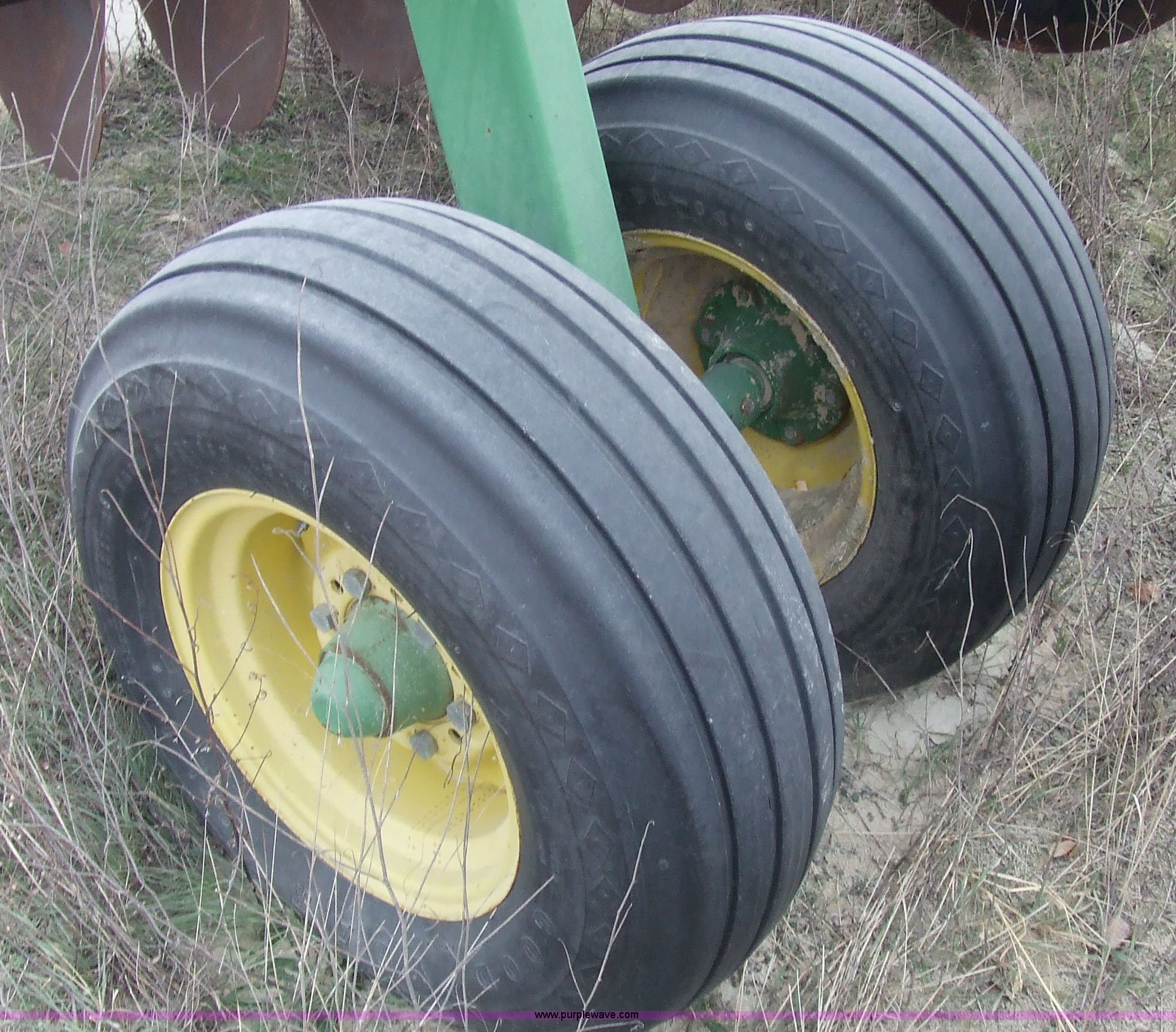 John Deere 215 disc in Wamego, KS Item 2357 sold Purple Wave