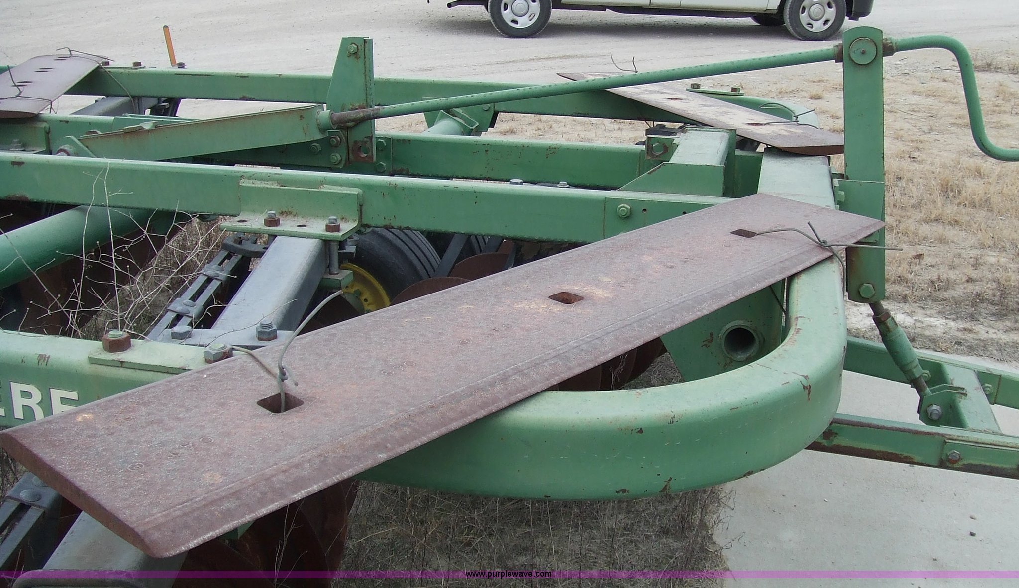 John Deere 215 disc in Wamego, KS Item 2357 sold Purple Wave