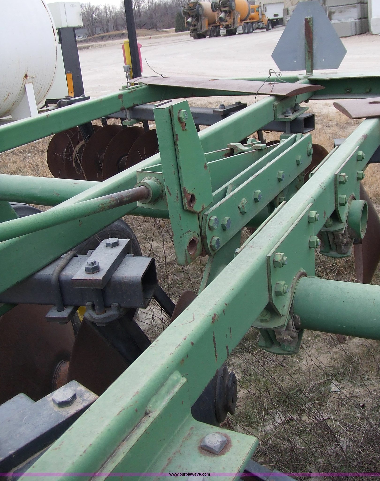 John Deere 215 disc in Wamego, KS Item 2357 sold Purple Wave