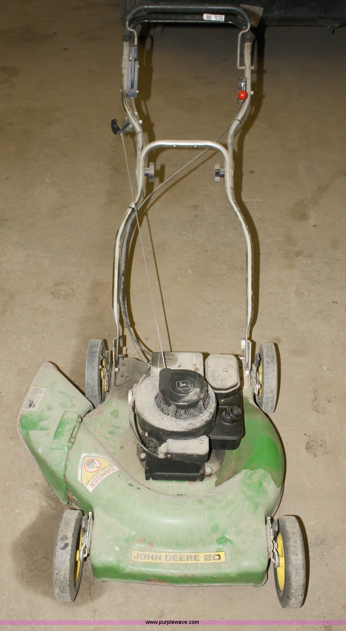 John Deere push mower in Lawrence, KS Item 4974 sold Purple Wave