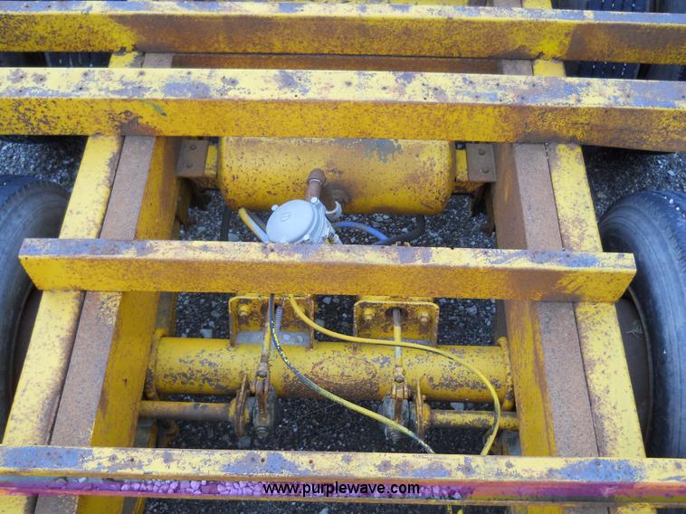 image for item 1000 1979 Trail-Eze 29' dual axle flat bed trailer