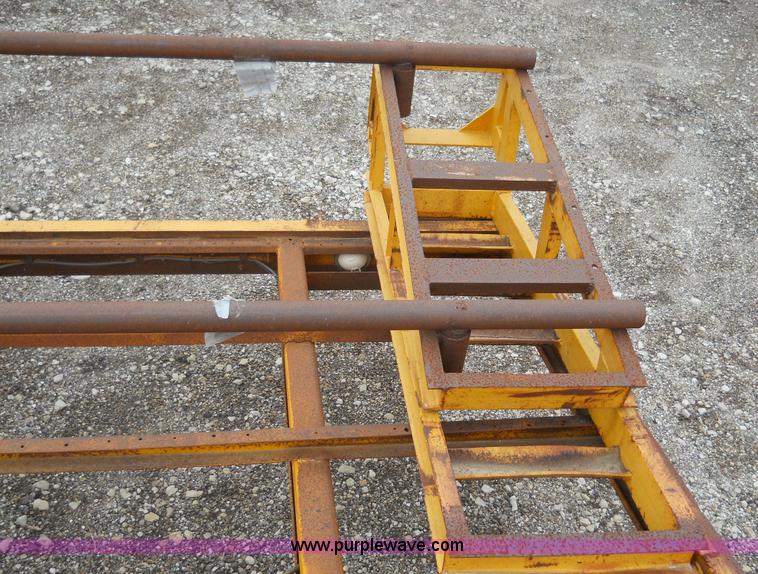 image for item 1000 1979 Trail-Eze 29' dual axle flat bed trailer