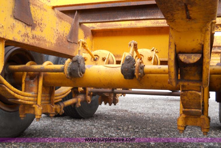 image for item 1000 1979 Trail-Eze 29' dual axle flat bed trailer