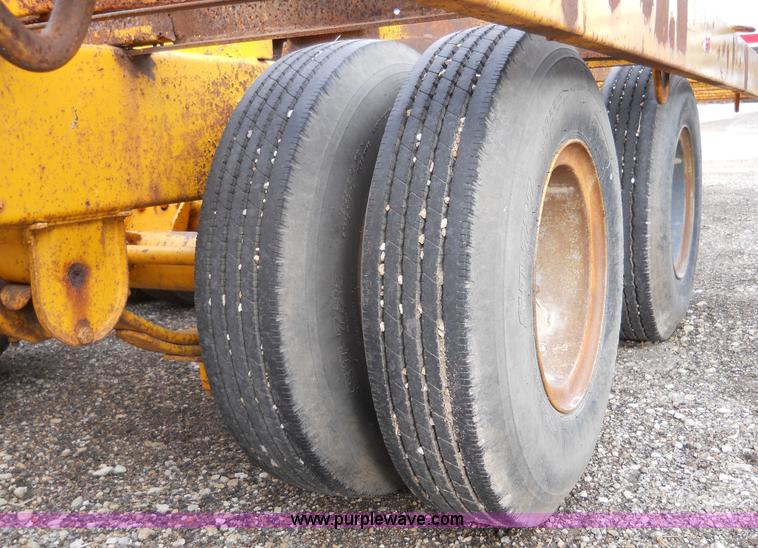 image for item 1000 1979 Trail-Eze 29' dual axle flat bed trailer