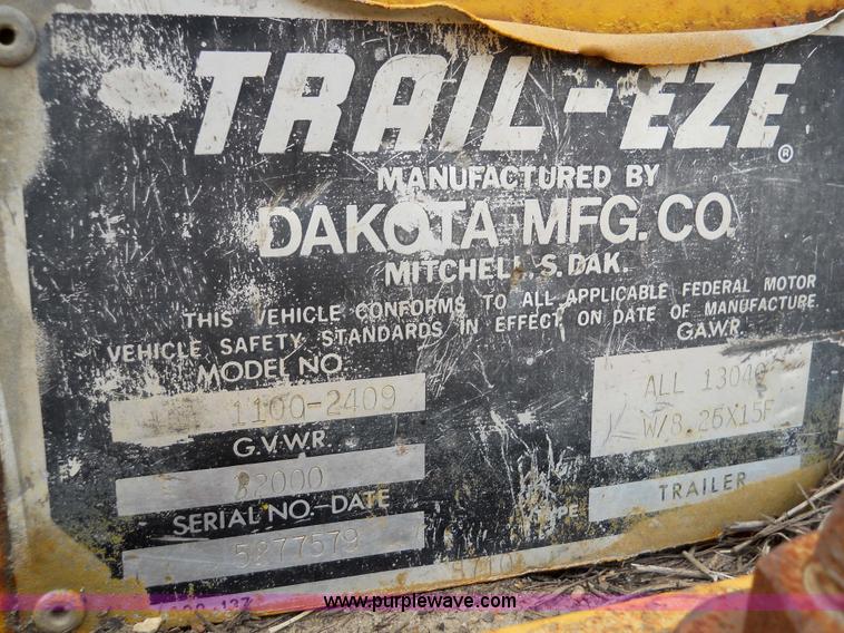 image for item 1000 1979 Trail-Eze 29' dual axle flat bed trailer