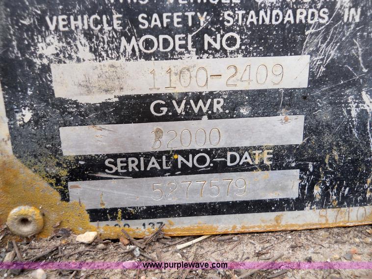 image for item 1000 1979 Trail-Eze 29' dual axle flat bed trailer