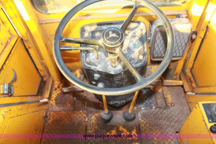 image for item 1658 1984 John Deere 410-D backhoe