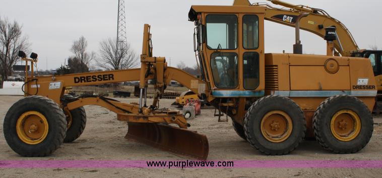 image for item 1714 Dresser 850 articulating motor grader