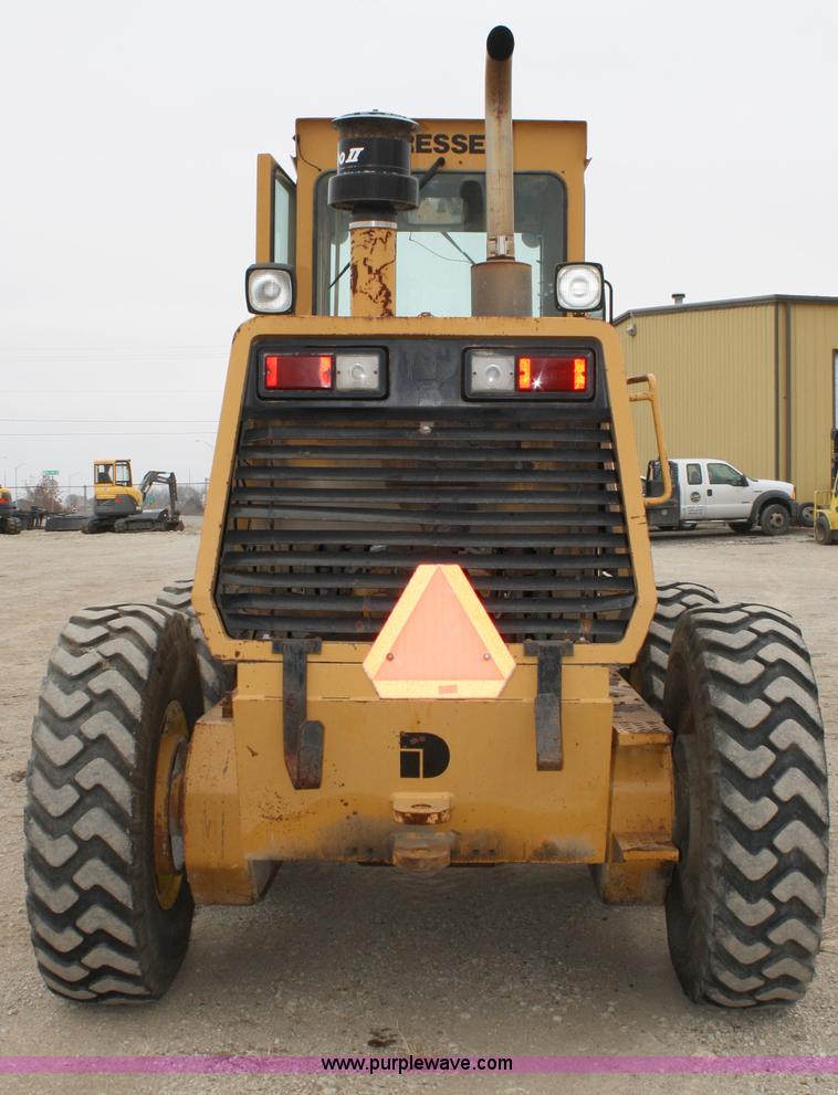 image for item 1714 Dresser 850 articulating motor grader