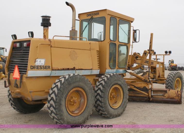 image for item 1714 Dresser 850 articulating motor grader