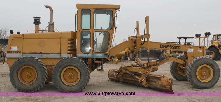 image for item 1714 Dresser 850 articulating motor grader