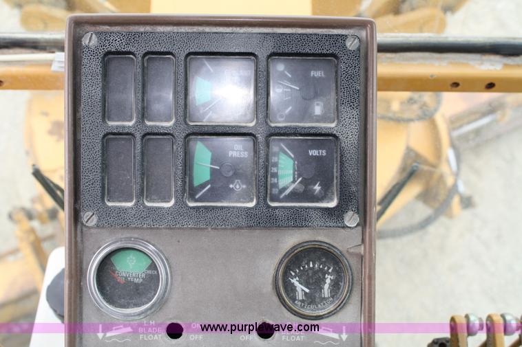 image for item 1714 Dresser 850 articulating motor grader