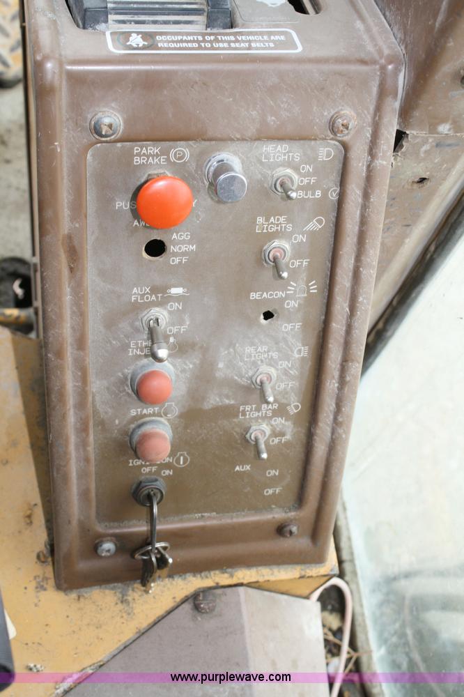 image for item 1714 Dresser 850 articulating motor grader