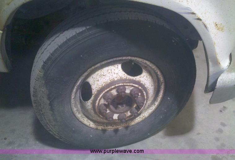 image for item 1731 1985 Ford E350 Econoline box van