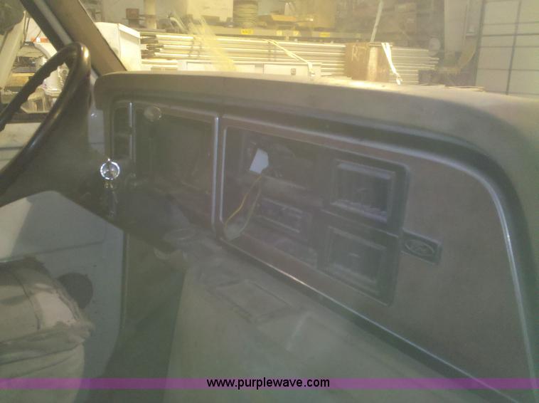 image for item 1731 1985 Ford E350 Econoline box van