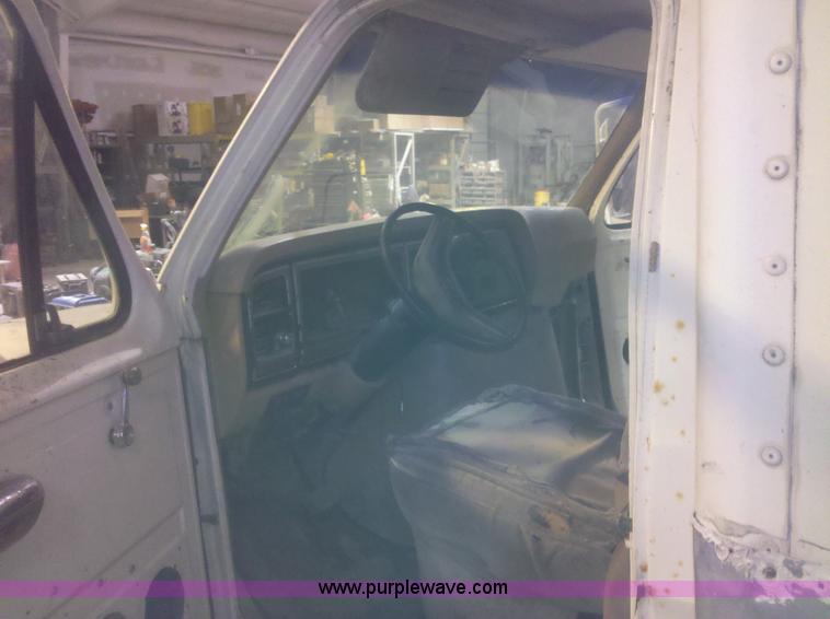 image for item 1731 1985 Ford E350 Econoline box van