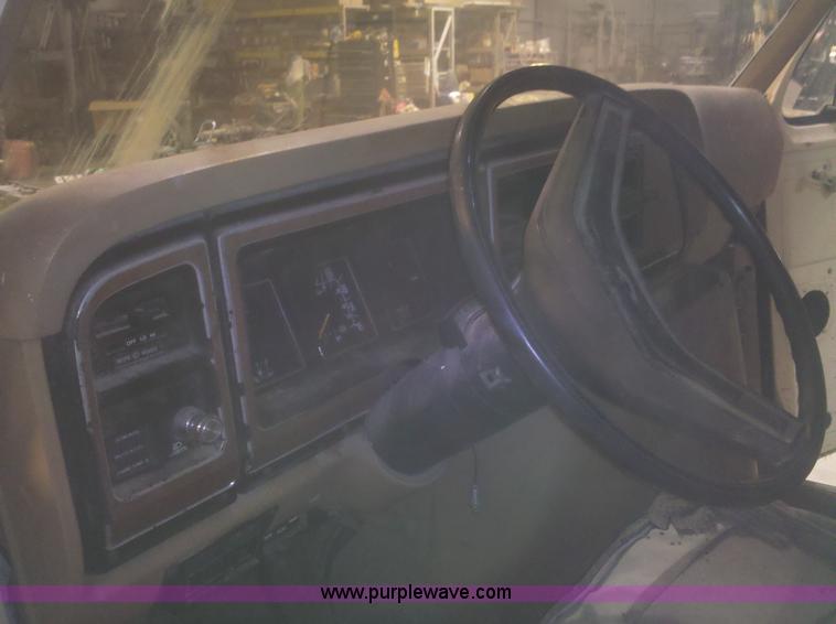 image for item 1731 1985 Ford E350 Econoline box van