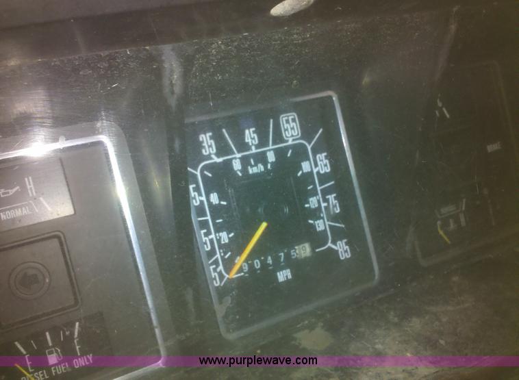 image for item 1731 1985 Ford E350 Econoline box van