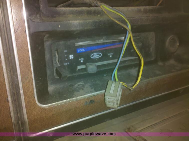 image for item 1731 1985 Ford E350 Econoline box van