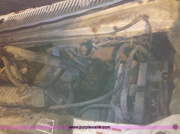 image for item 1731 1985 Ford E350 Econoline box van