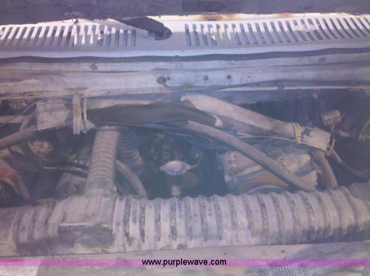 image for item 1731 1985 Ford E350 Econoline box van