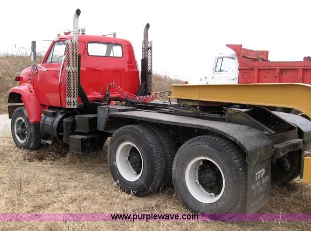 image for item 2028 1972 GMC semi truck