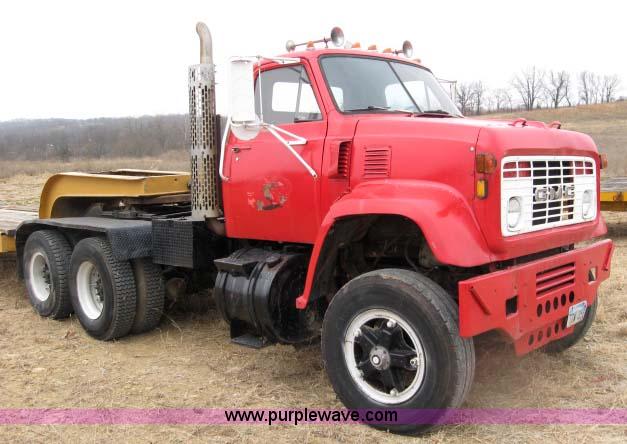 image for item 2028 1972 GMC semi truck