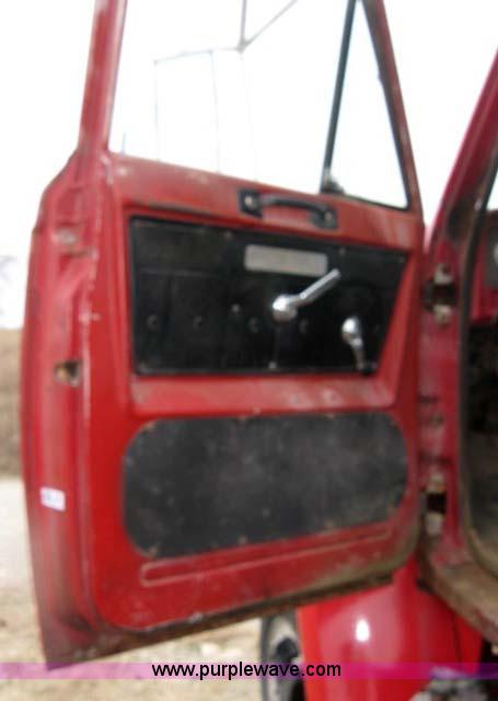 image for item 2028 1972 GMC semi truck