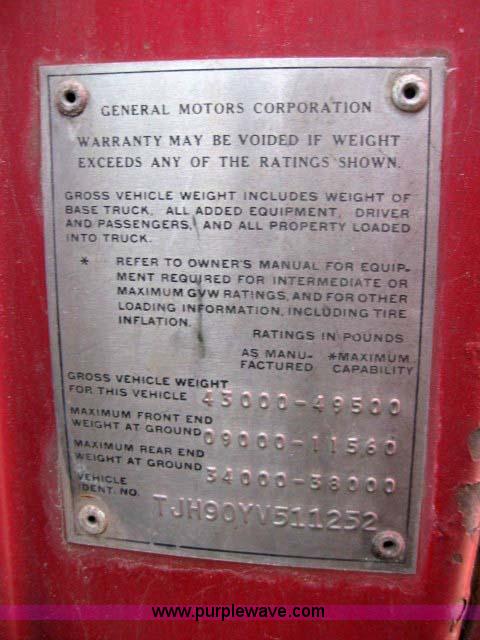 image for item 2028 1972 GMC semi truck