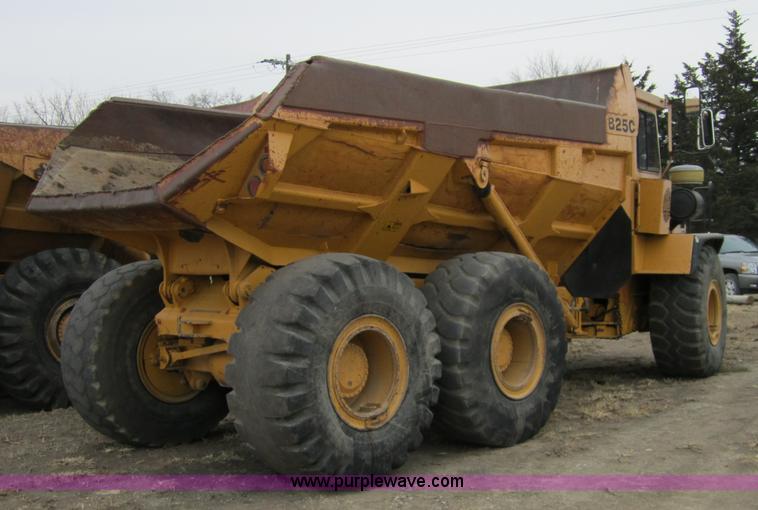 image for item 3176 1999 Bell B25C 6x6 articulating dump truck