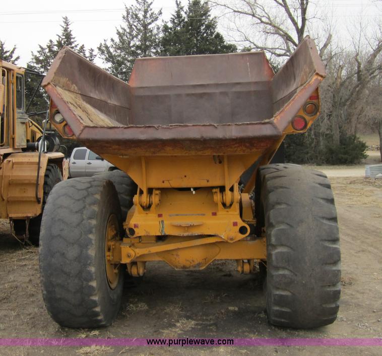 image for item 3176 1999 Bell B25C 6x6 articulating dump truck