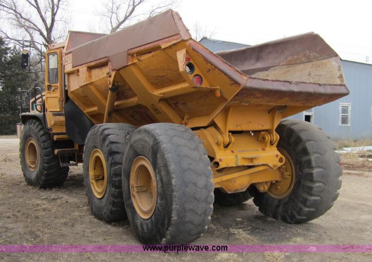 image for item 3176 1999 Bell B25C 6x6 articulating dump truck