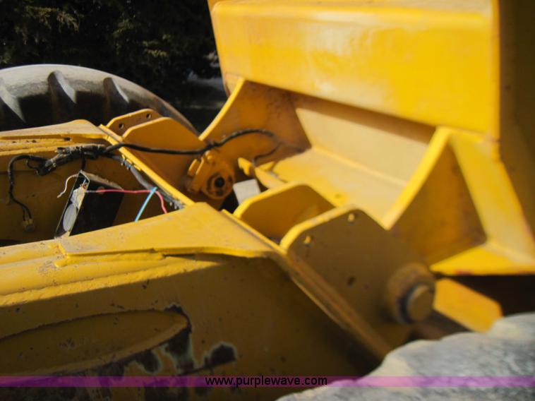 image for item 3176 1999 Bell B25C 6x6 articulating dump truck