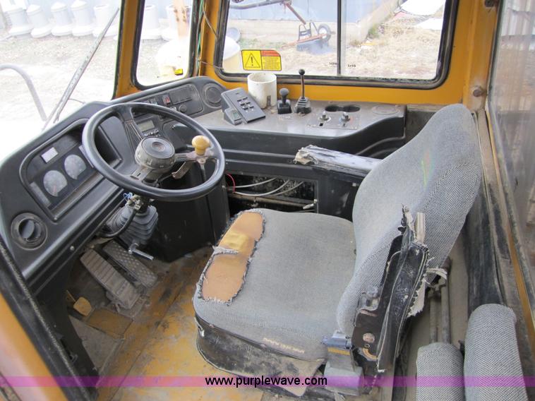 image for item 3176 1999 Bell B25C 6x6 articulating dump truck