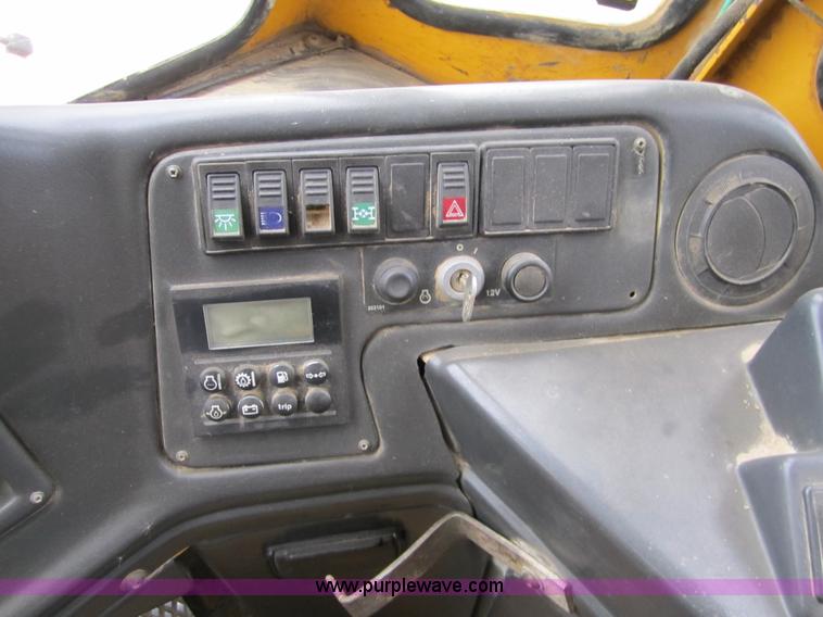 image for item 3176 1999 Bell B25C 6x6 articulating dump truck