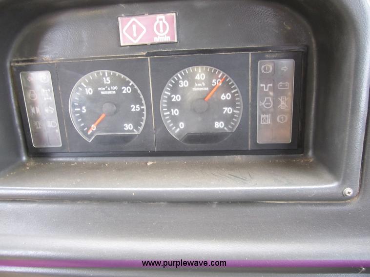 image for item 3176 1999 Bell B25C 6x6 articulating dump truck