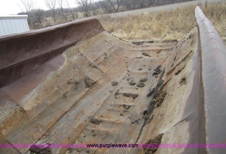 image for item 3176 1999 Bell B25C 6x6 articulating dump truck