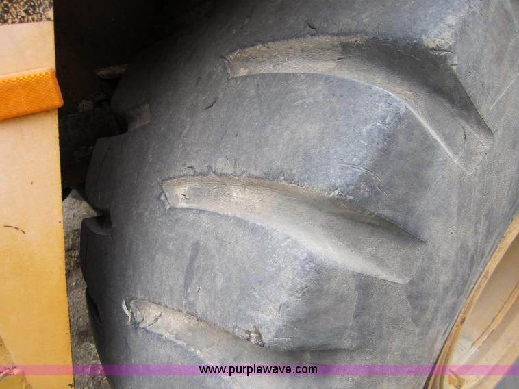 image for item 3176 1999 Bell B25C 6x6 articulating dump truck