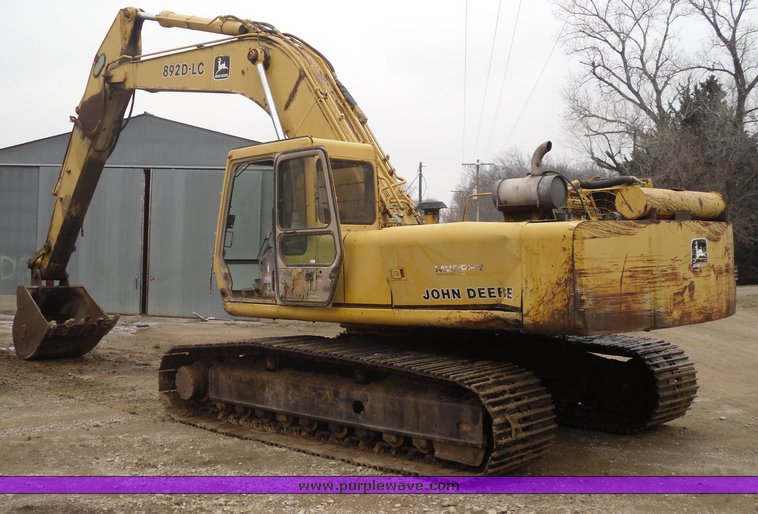 image for item 3179 1991 John Deere 892D-LC excavator