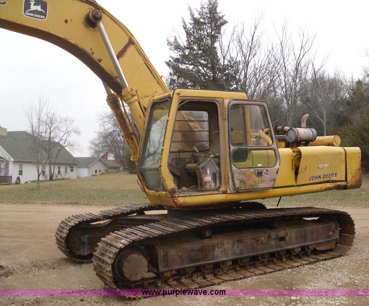 image for item 3179 1991 John Deere 892D-LC excavator